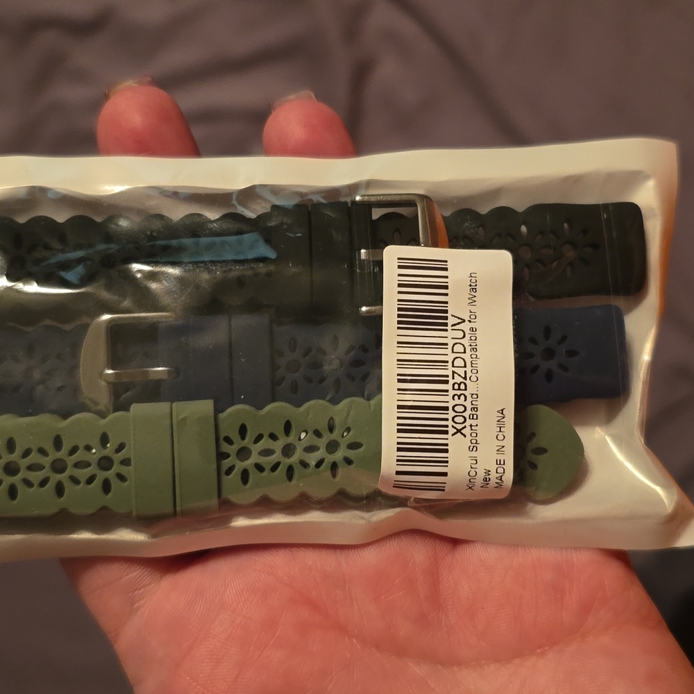 Fitbit bundle - Picture 2 of 6